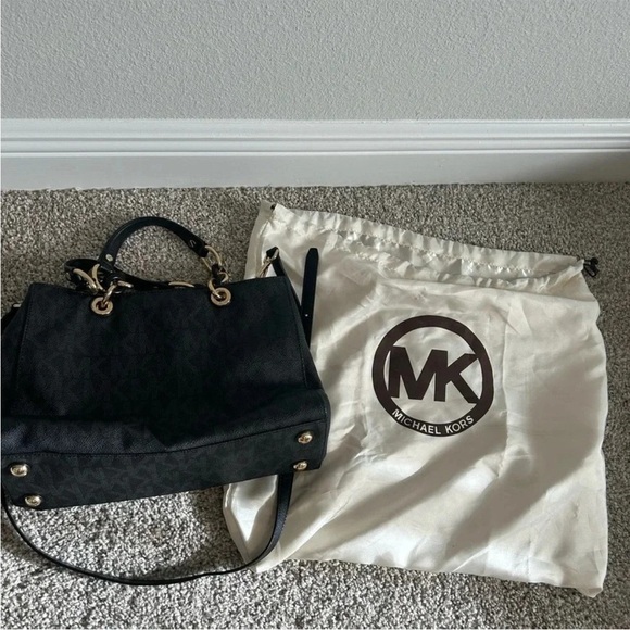 Michael Kors Black and Gold Tote with Signature Monogram Cynthia - Picture 2 of 13